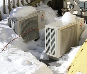 Protecting Your HVAC System This Winter : Mitsubishi heat pump in snow