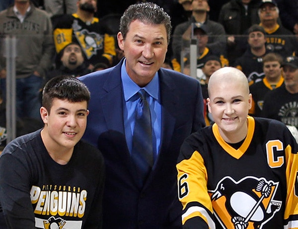 mario lemeiux with children wearing Pittsburgh Penguin jerseys